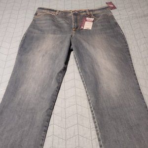 Gloria Vanderbilt Amanda denim jeans tapered leg classic rise Supreme Stretch